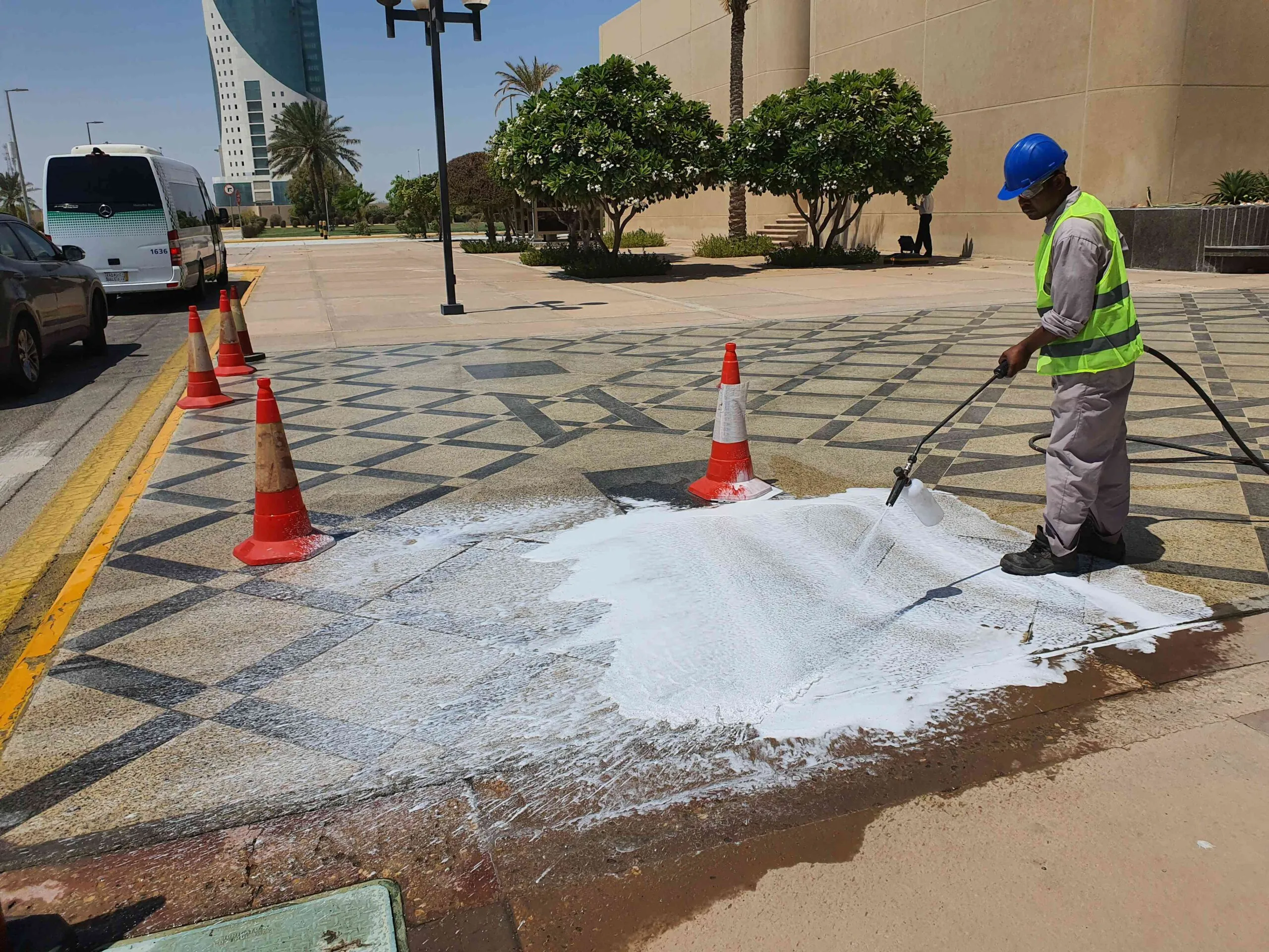 نظافة مواقف و أرصفة و أرضيات