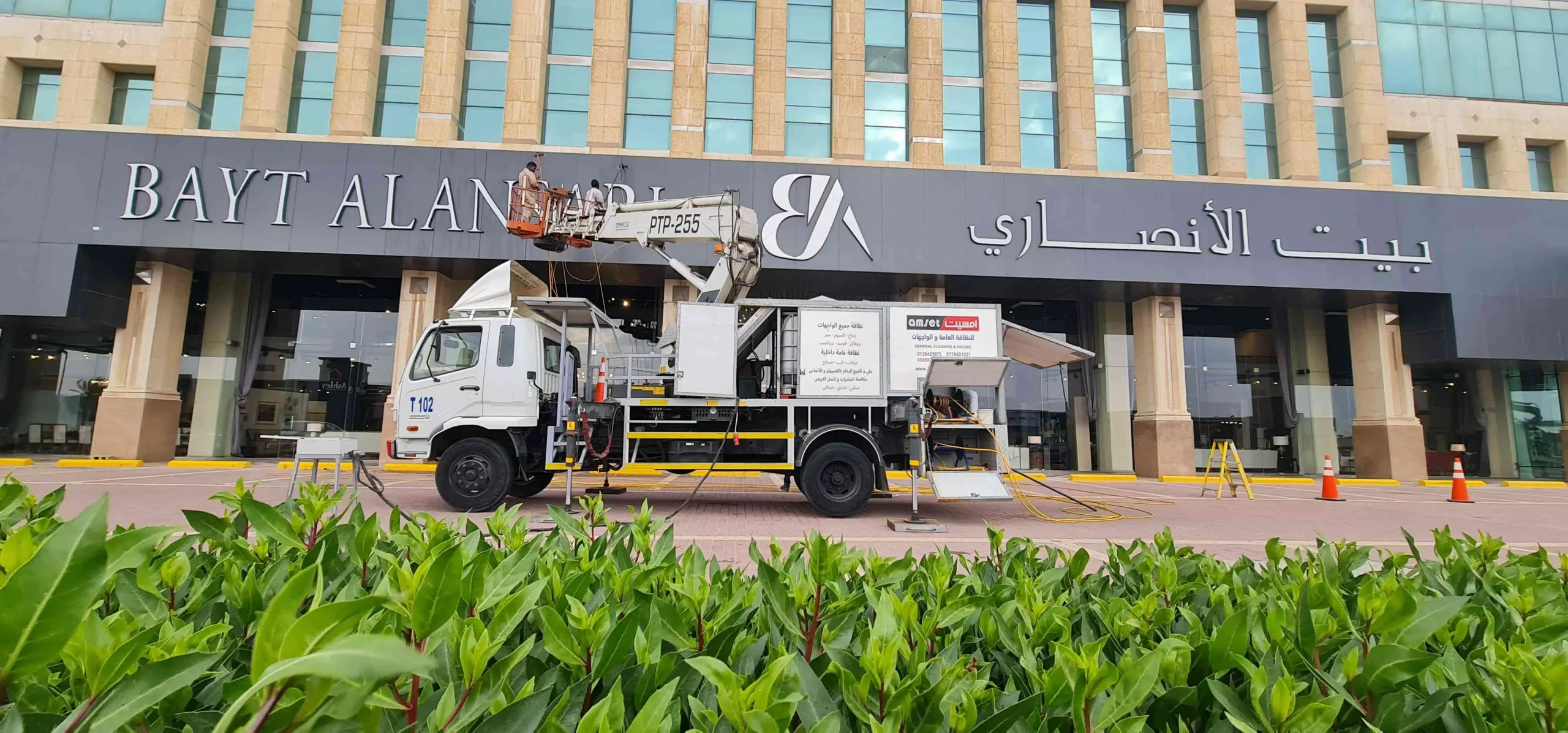 نظافة شاشات اعلانية